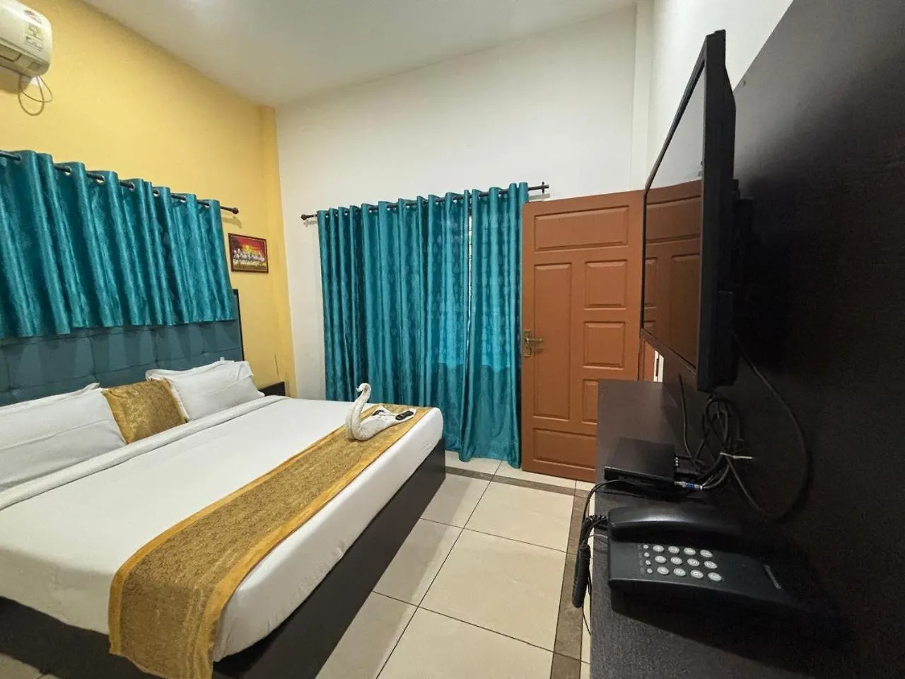 Hotel Sea View In Vypin