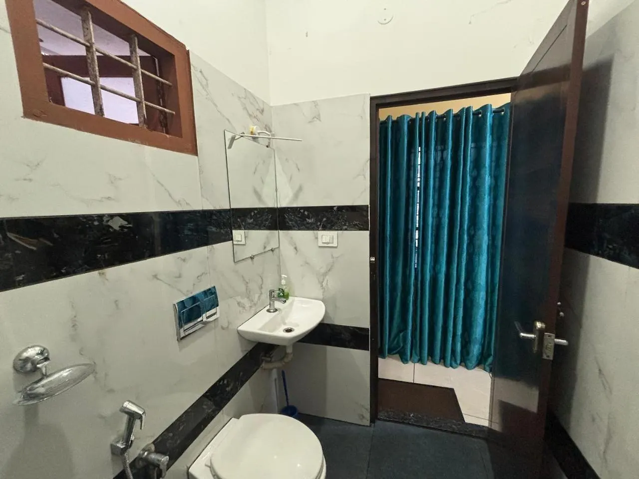Bed & Breakfast Hotel Sea View In Vypin