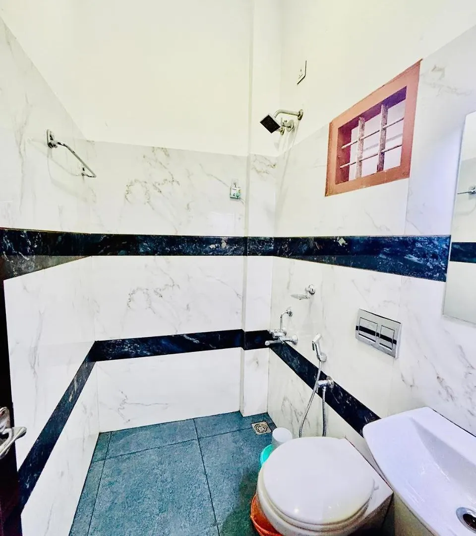 Hotel Sea View In Vypin Bed & Breakfast